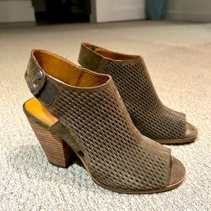 Arturo Chang booties leather, olive colour size 7